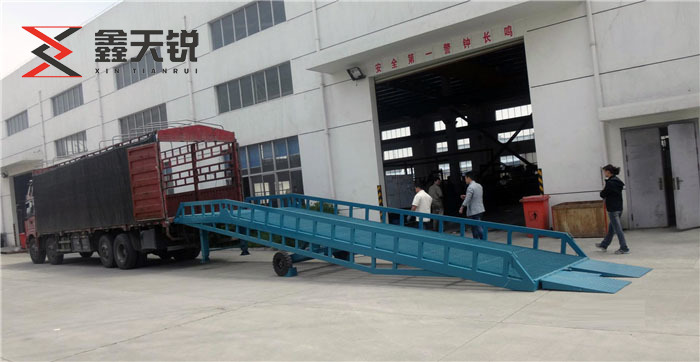 临沂移动式登车桥
